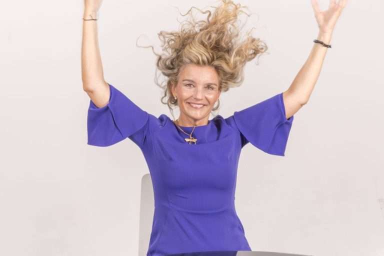 Blog. "Belleza por dentro y por fuera" 15 Descubre una solución única para transformar tu vida durante la menopausia. Mi historia, una vez guardada en secreto por vergüenza, ahora puede ser tu salvación. Este programa, diseñado exclusivamente para ti, aborda tus preocupaciones más apremiantes. Desde la lucha contra el peso hasta la fatiga constante, te ofrezco una ruta clara hacia una vida plena y libre de dietas restrictivas. Con sesiones personalizadas, estrategias nutricionales innovadoras y un apoyo constante, te garantizo resultados tangibles. ¡Recupera tu confianza, energía y bienestar hoy mismo! Únete a mí en este viaje hacia una versión más feliz y saludable de ti misma.